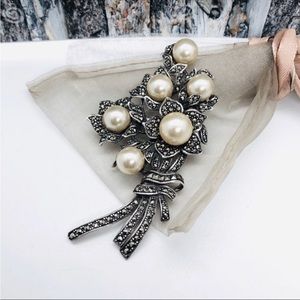 Vintage Sterling Silver Marcasite pearl brooch